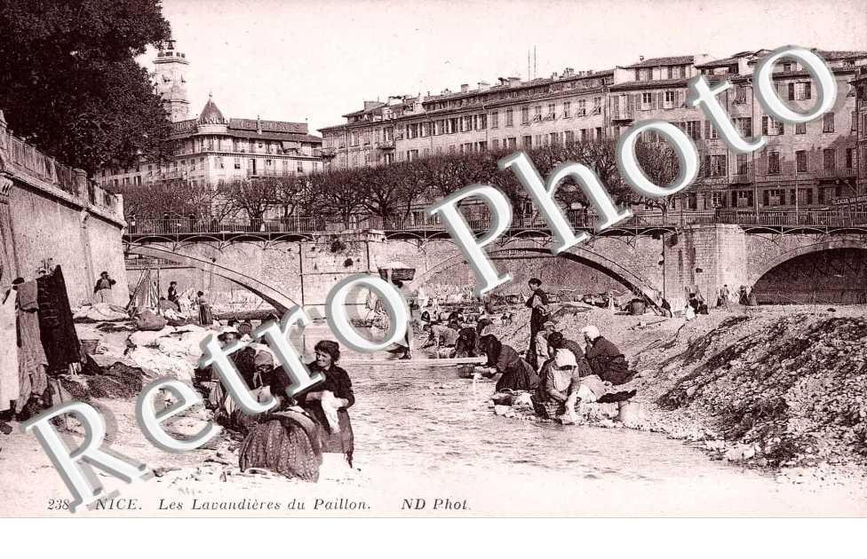 LES LAVANDIERES AU PAILLON