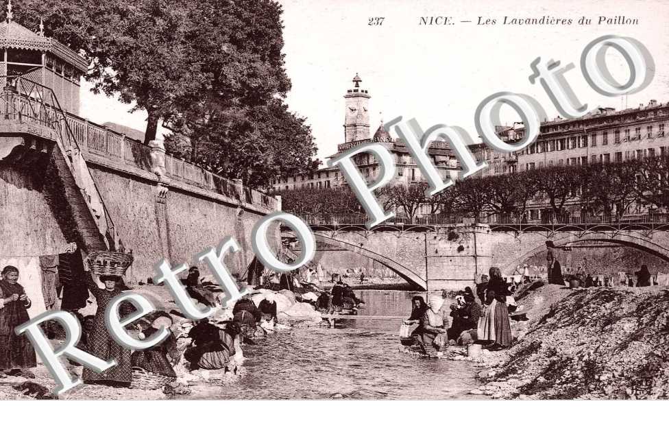 LES LAVANDIERES AU PAILLON