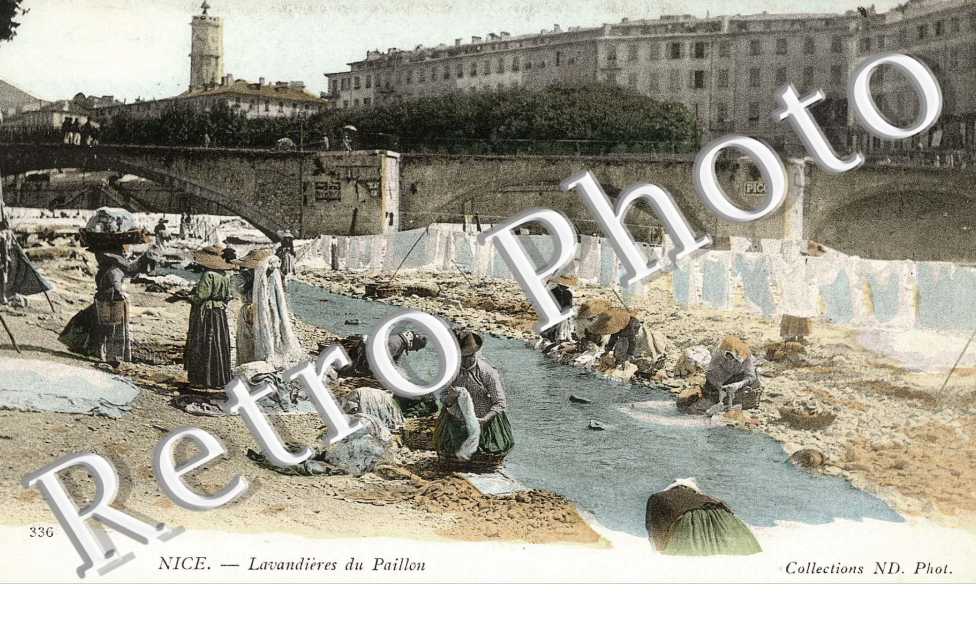 LES LAVANDIERES AU PAILLON