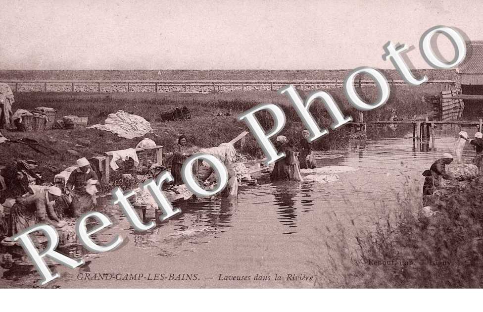 LAVEUSES DANS LA RIVIERE
