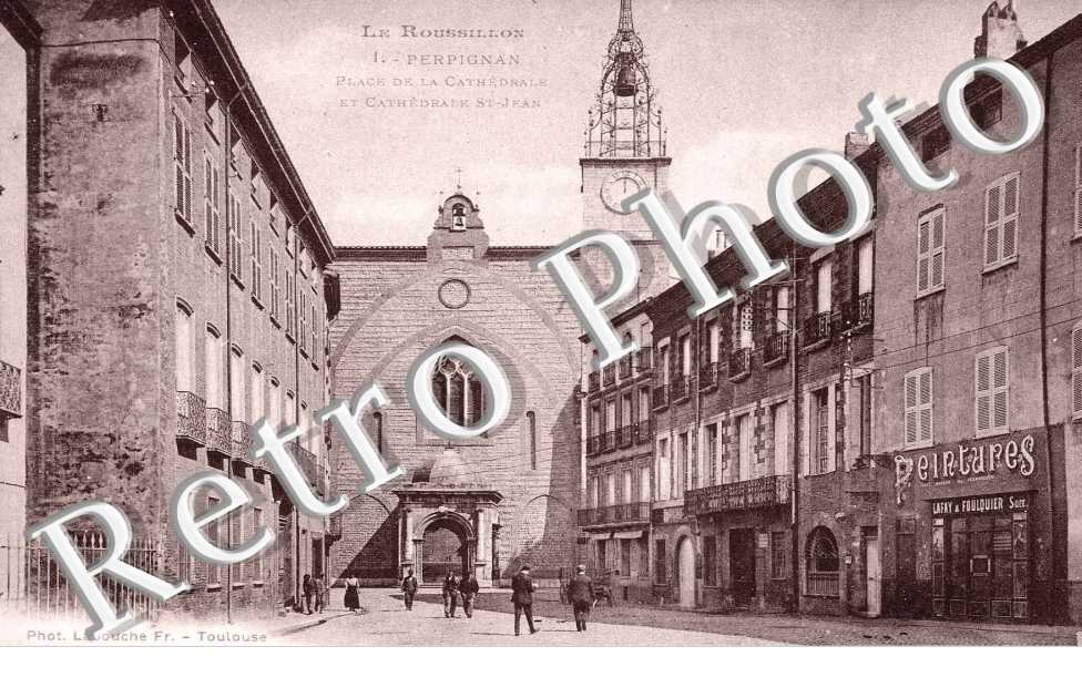 PLACE DE LA CATHEDRALE