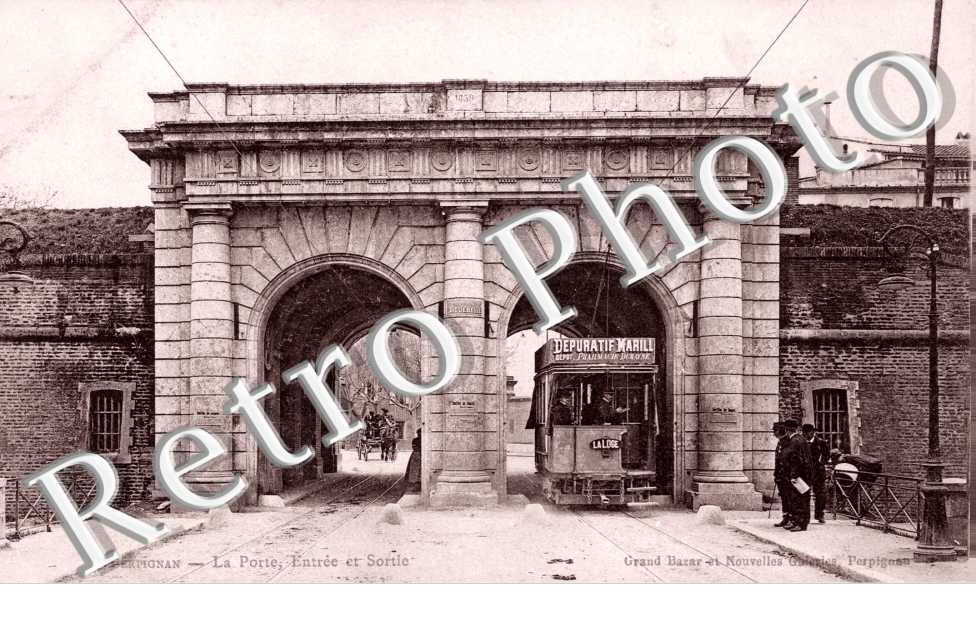 LA PORTE, ENTREE ET SORTIE