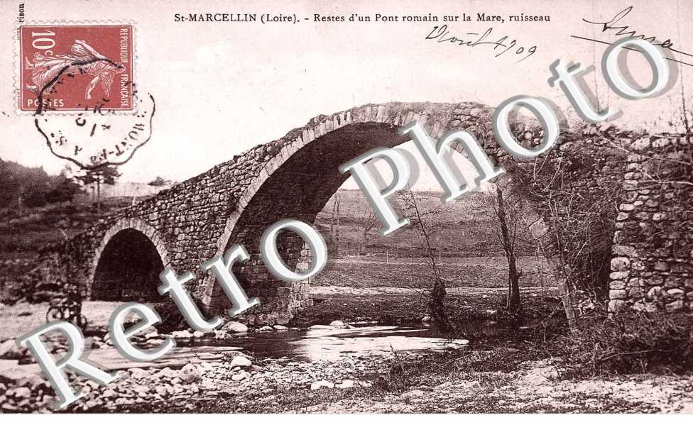 restes d'un pont romain sur la mare , ruisseau