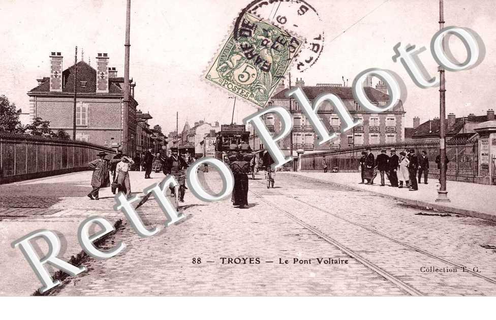 RUE VOLTAIRE