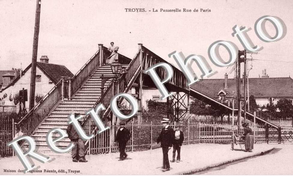 LA PASSERELLE RUE DE PARIS