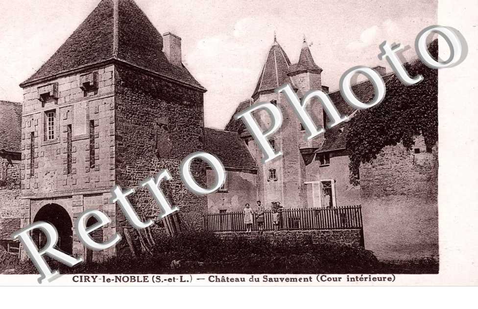 Chateau du Sauvement (cour  interieure)