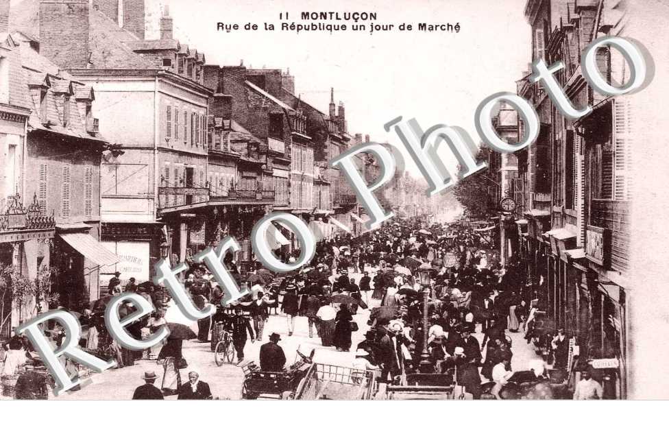 RUE DE LA REPUBLIQUE UN JOUR DE MARCHE