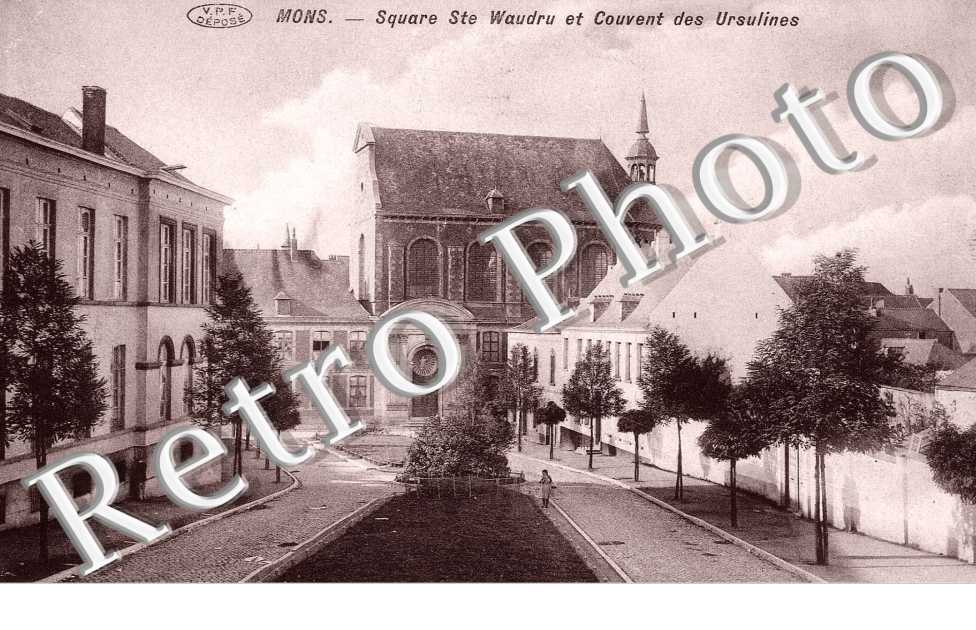 Square Sainte Waudru et Couvent des Ursulines