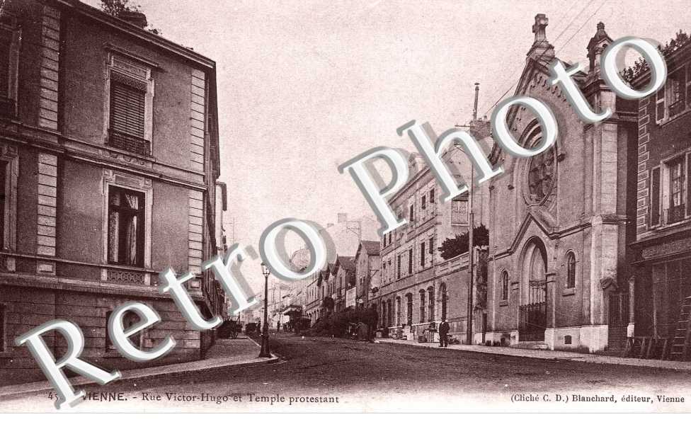 RUE VICTOR HUGO ET TEMPLE PROTESTANT