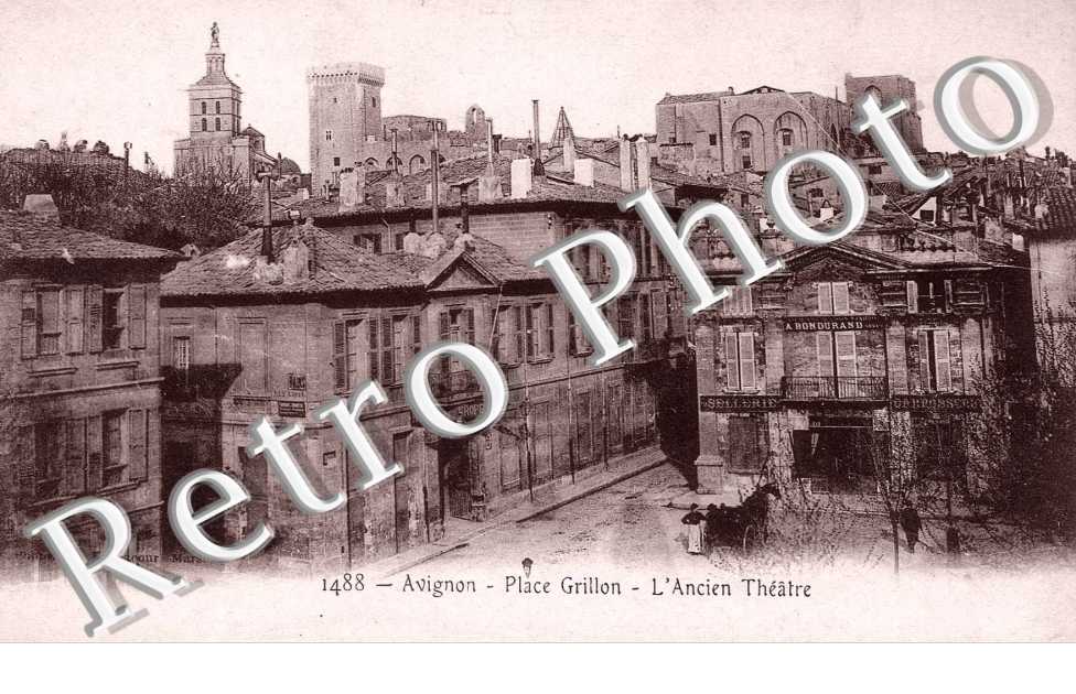 Place Grillon - l&#039;Ancien Theatre
