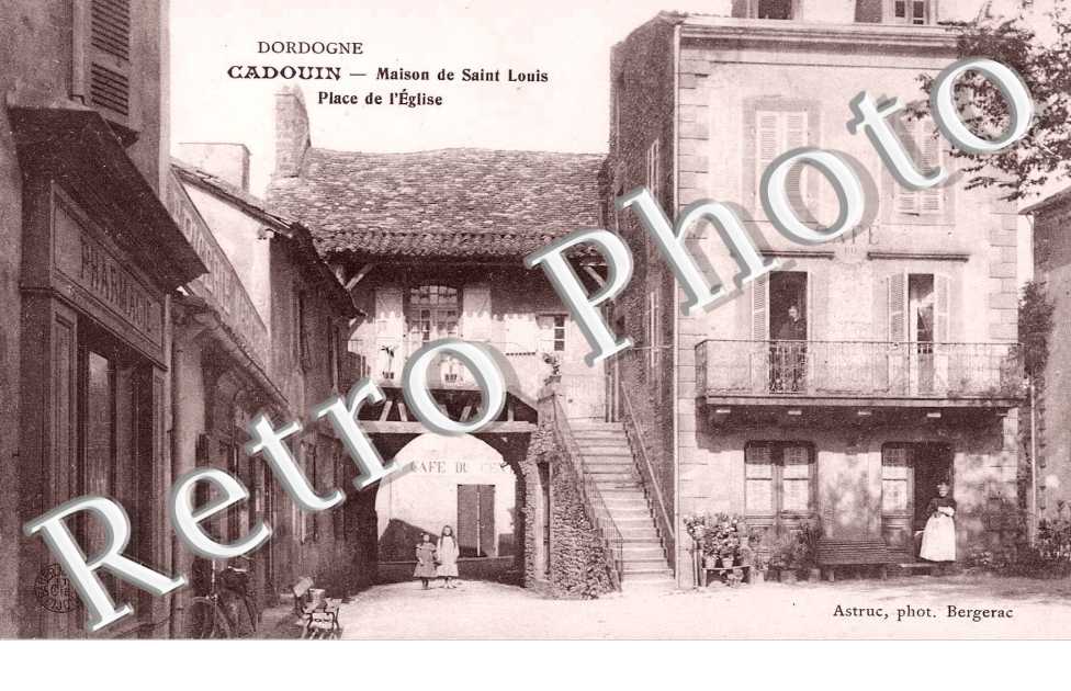 Maison de Saint Louis - Place de l&#039;eglise