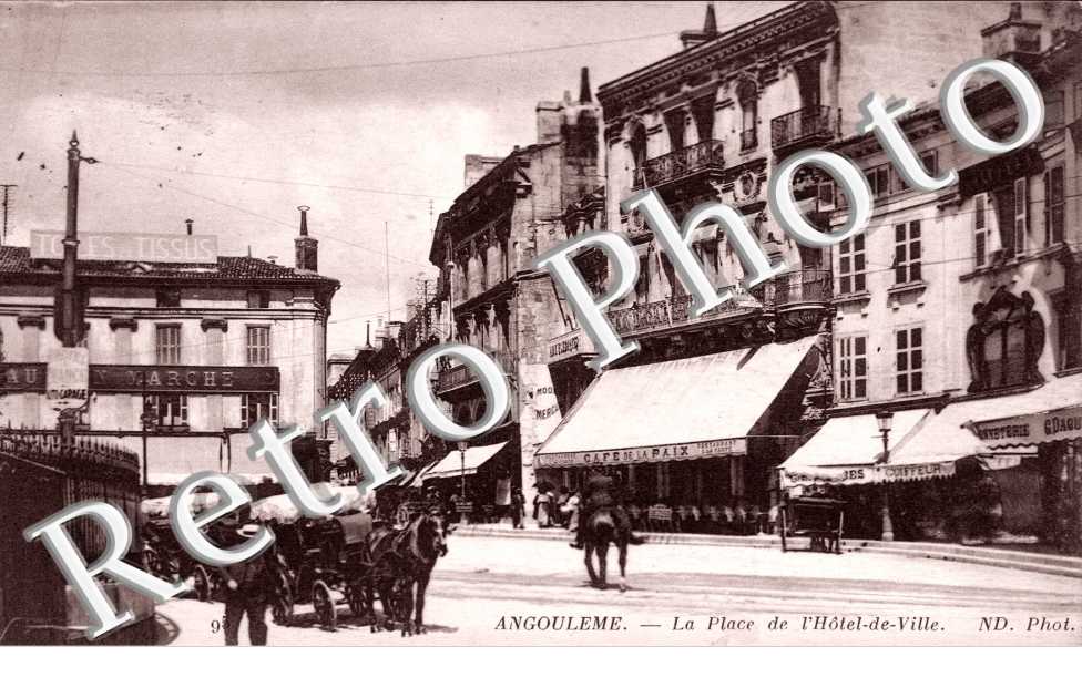 la Place de l'Hotel-de-Ville