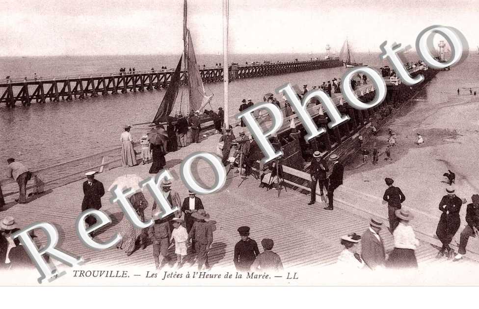 Les jetees a l&#039;heure de la maree