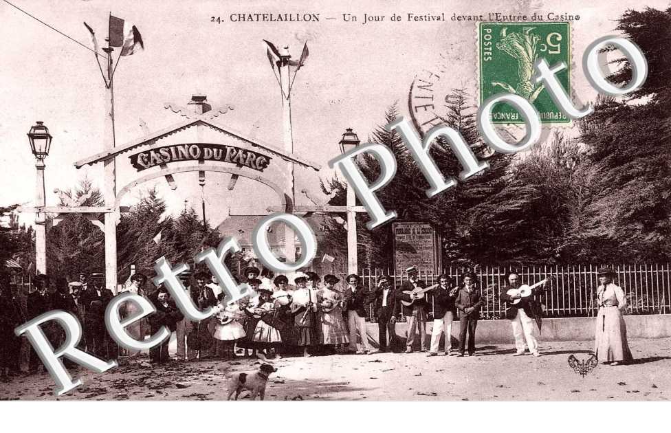 un jour de festival devant l'entree du casino