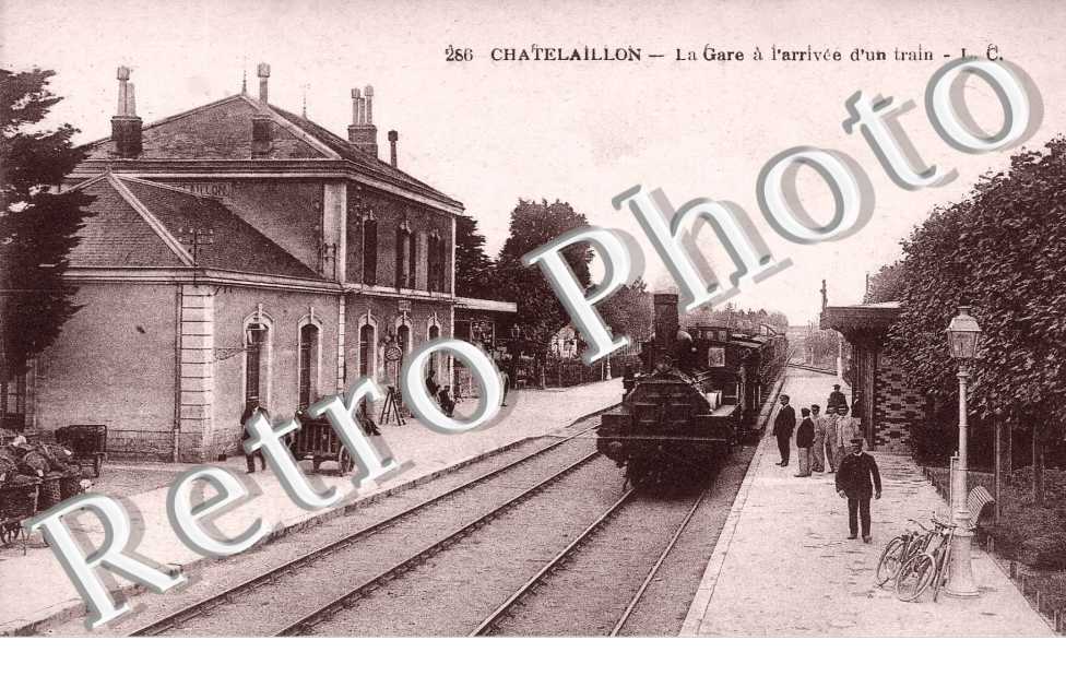 la gare a l'arrivee d'un train