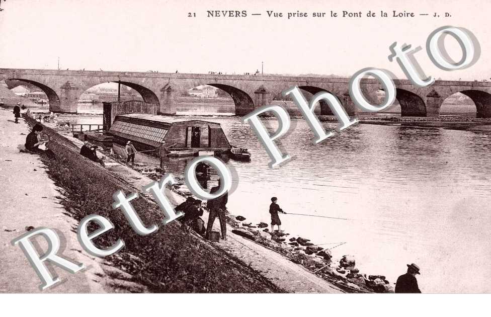 VUE PRISE SUR LE PONT DE LOIRE