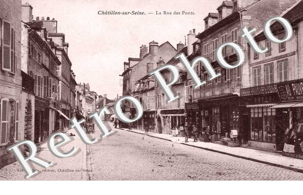 LA RUE DES PONTS
