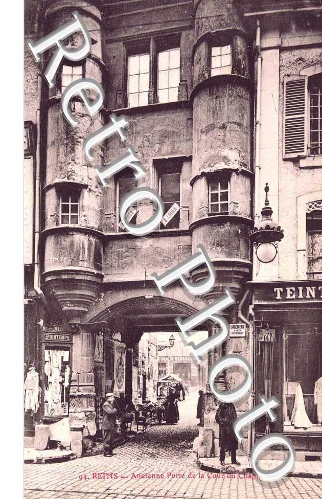 ancienne porte de la cour du Chapitre