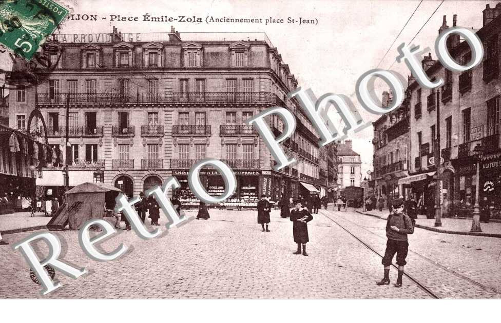 la Place Emile Zola (anciennement place Saint-Jean)