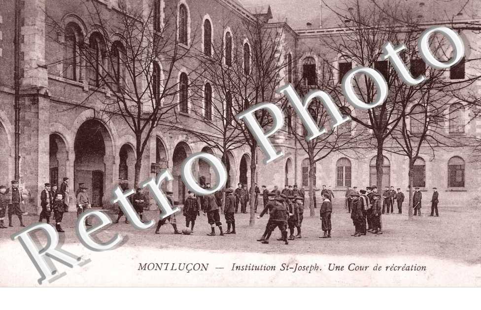 INSTITUTION SAINT JOSEPH UNE COUR DE RECREATION
