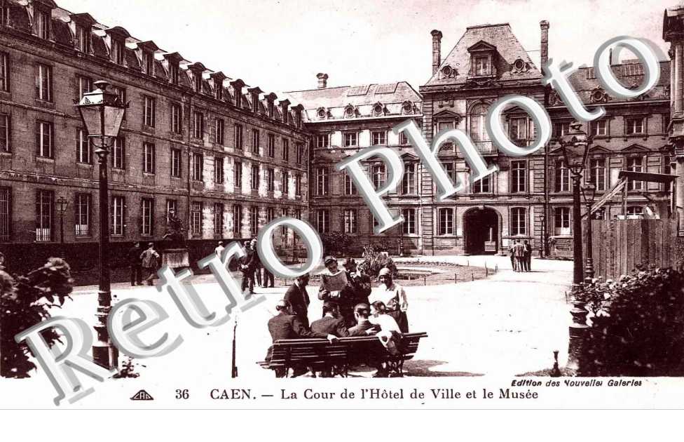 la cour de l&#039;Hotel de Ville et le musee