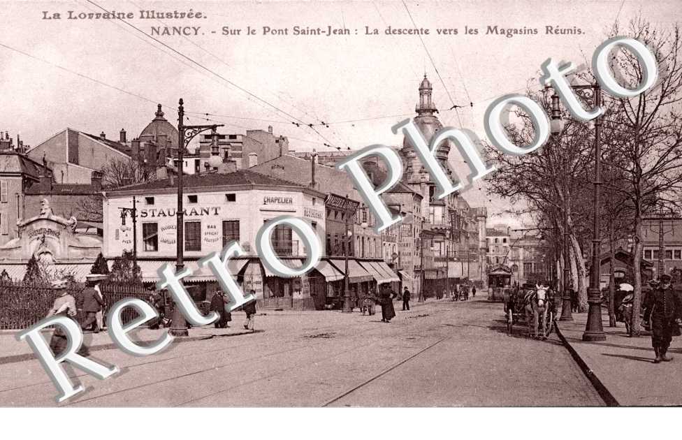 SUR LE PONT SAINT JEAN  La descente vers les Magasins Reunis