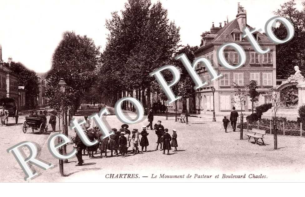 BOULEVARD CHASLES  LE MONUMENT DE PASTEUR