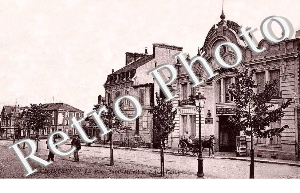 LA PLACE ST MICHEL ET L&#039;AUTO GARAGE