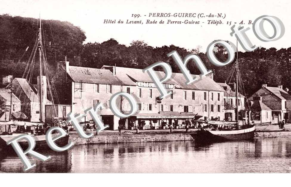 Hotel du Levant . Rade de Perros-Guirec.