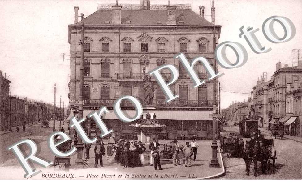PLACE PICART ET STATUE DE LA LIBERTE