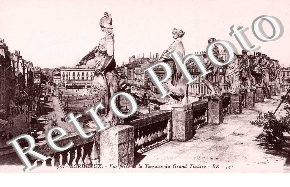 vue prise de la terrasse du grand Theatre