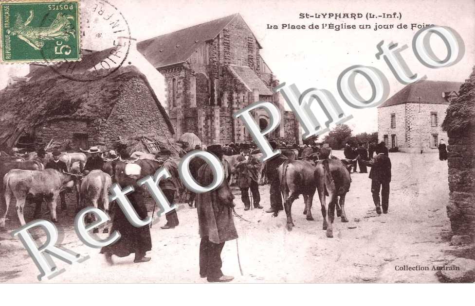 La Place de l&#039;Eglise un Jour de Foire