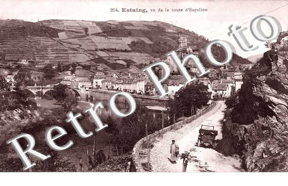 Estaing vu de la route d&#039;Espalion