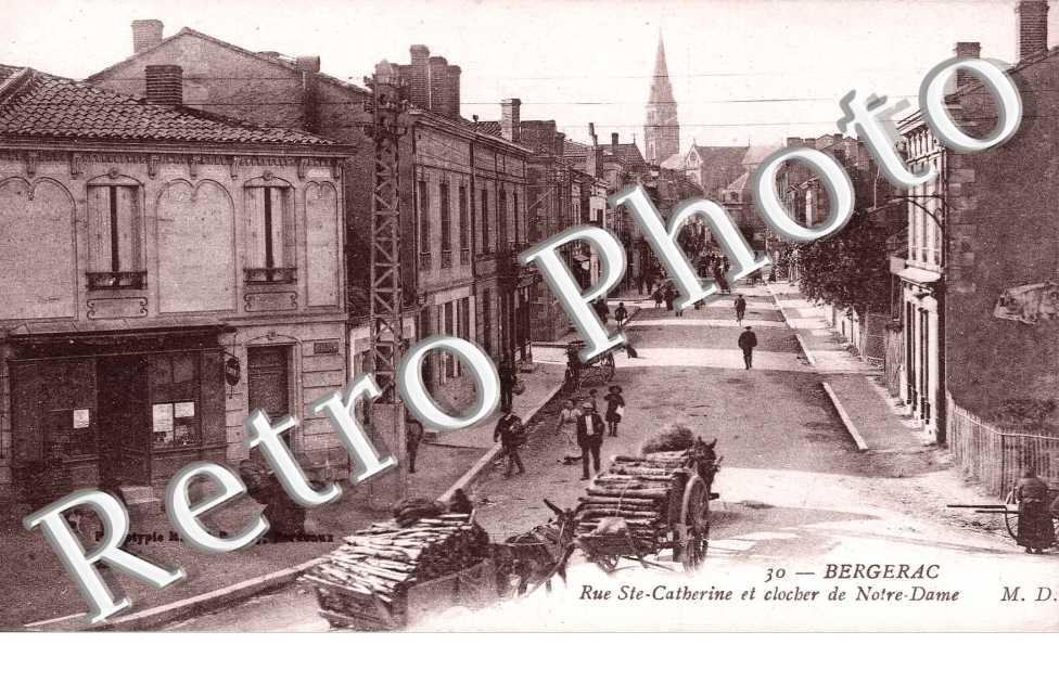 Rue Ste-catherine et clocher de N.D