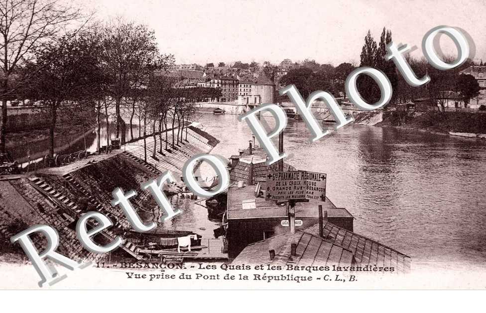 Les Quais et les barques Lavandieres