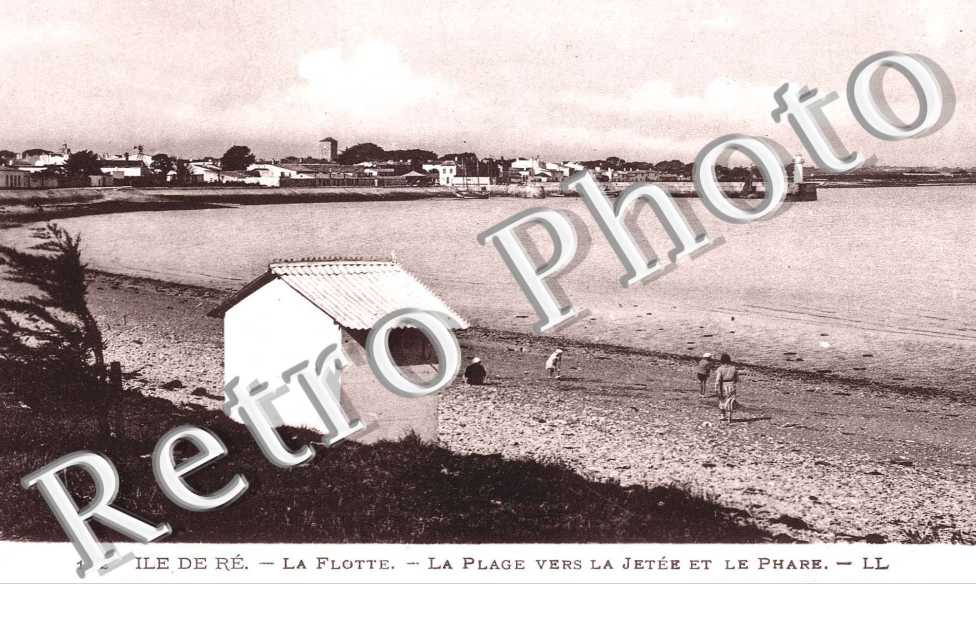 la plage vers la jetee  et le phare
