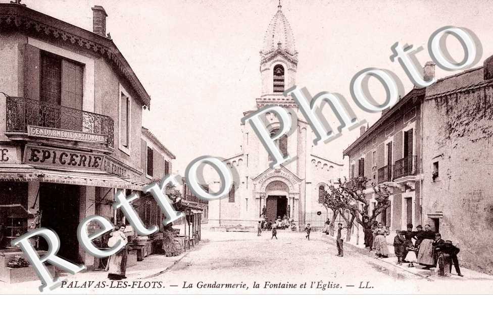 La gendarmerie , la fontaine et l&#039;eglise