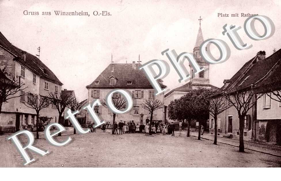 platz mit rathaus