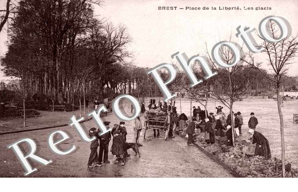 Place de la Liberte, les Glacis
