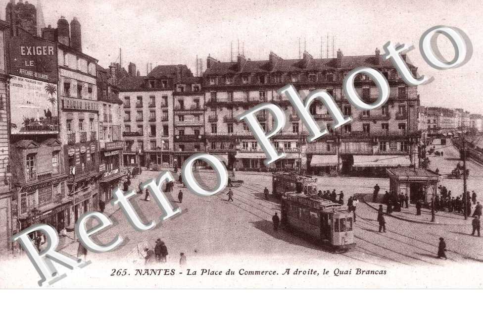 LA PLACE DU COMMERCE - le quai Brancas