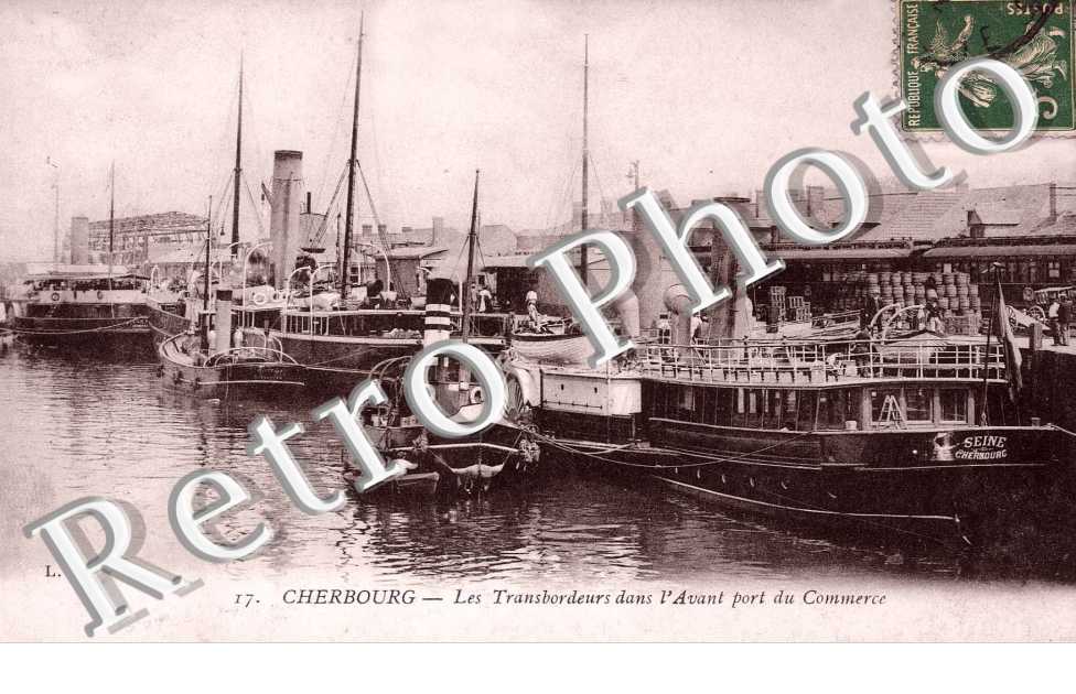 Les transbordeurs dans l'avant port du commerce