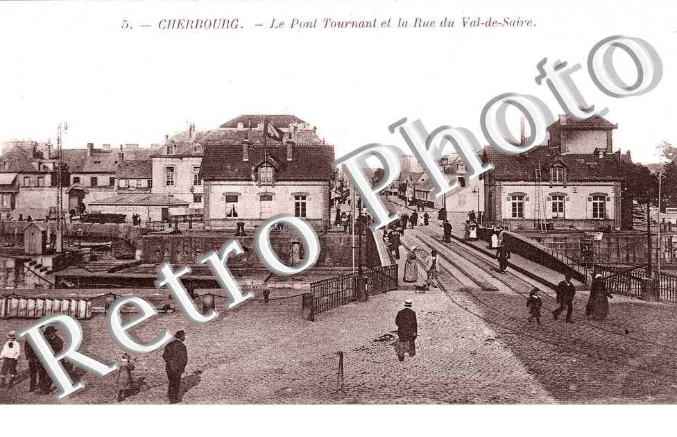 le Pont Tournant et la rue du Val de Saire