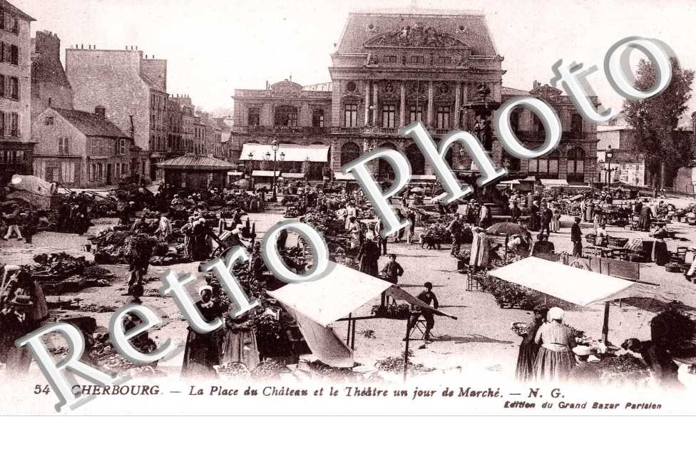 la place du Chateau et le theatre un jour de marche
