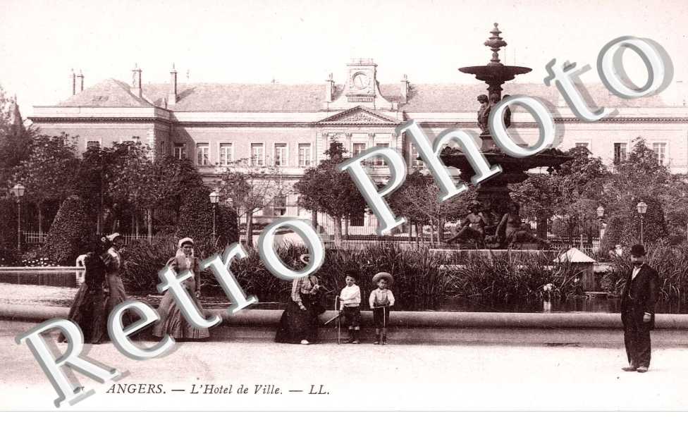  L'HOTEL DE VILLE