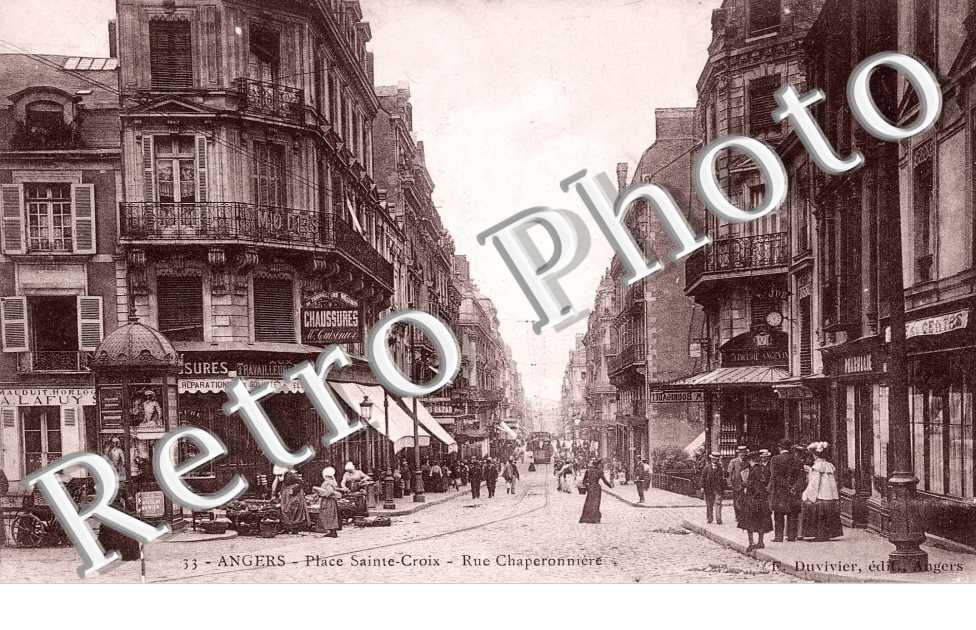 Place Sainte Croix et Rue Chaperonniere
