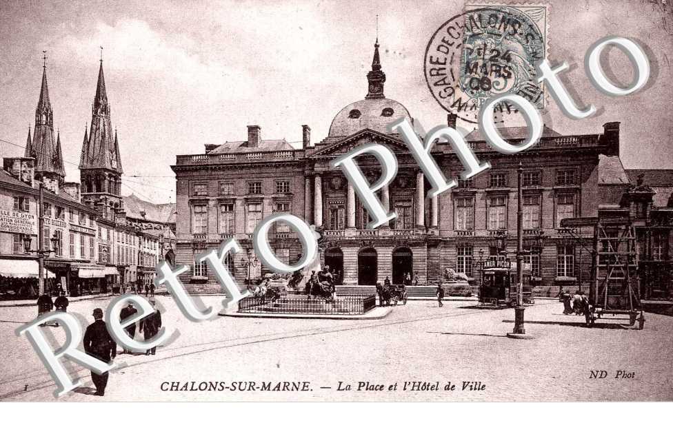 LA PLACE DE L&#039;HOTEL DE VILLE