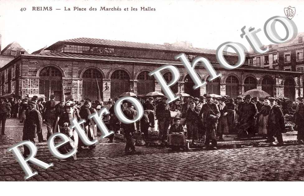 la place des Marches et les halles