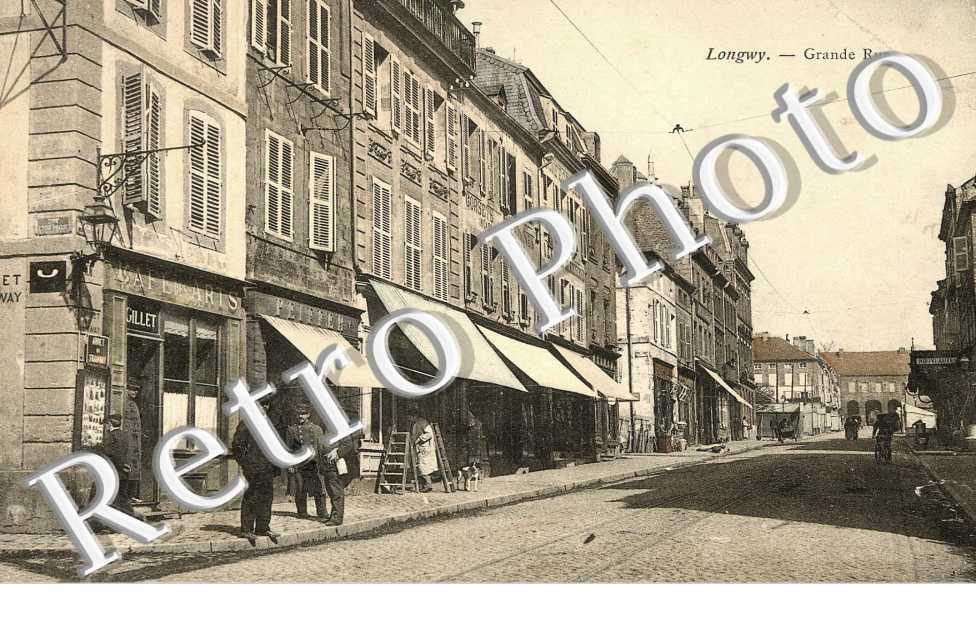Rue Saint Jules - Au fond la salle des Fêtes des Acieries