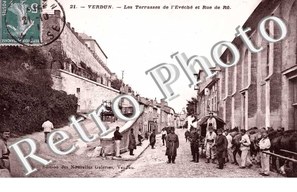 les terrasses de l&#039;Eveche et rue de Ru