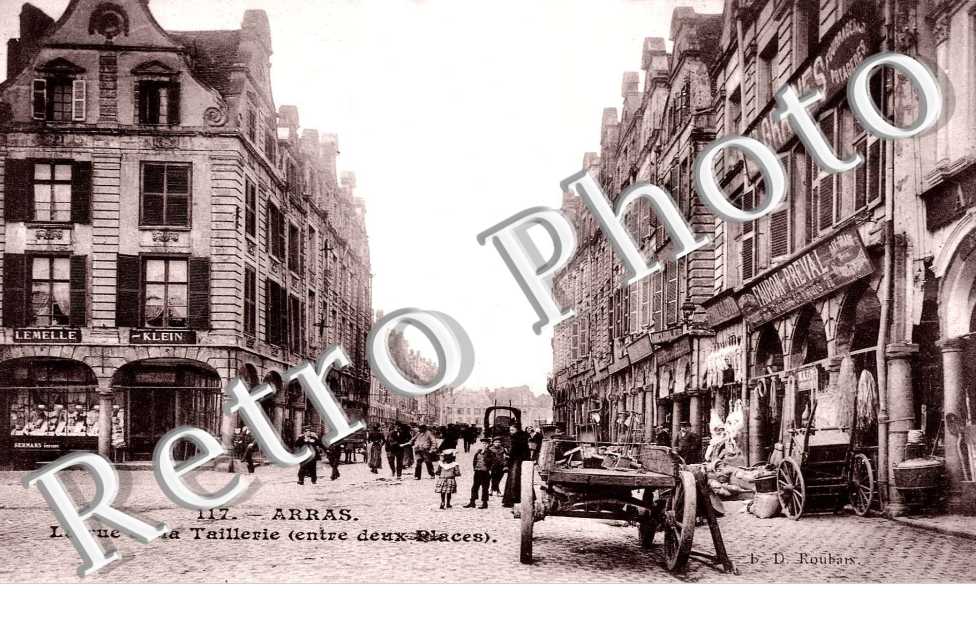La rue de la Taillerie (entre deux places)